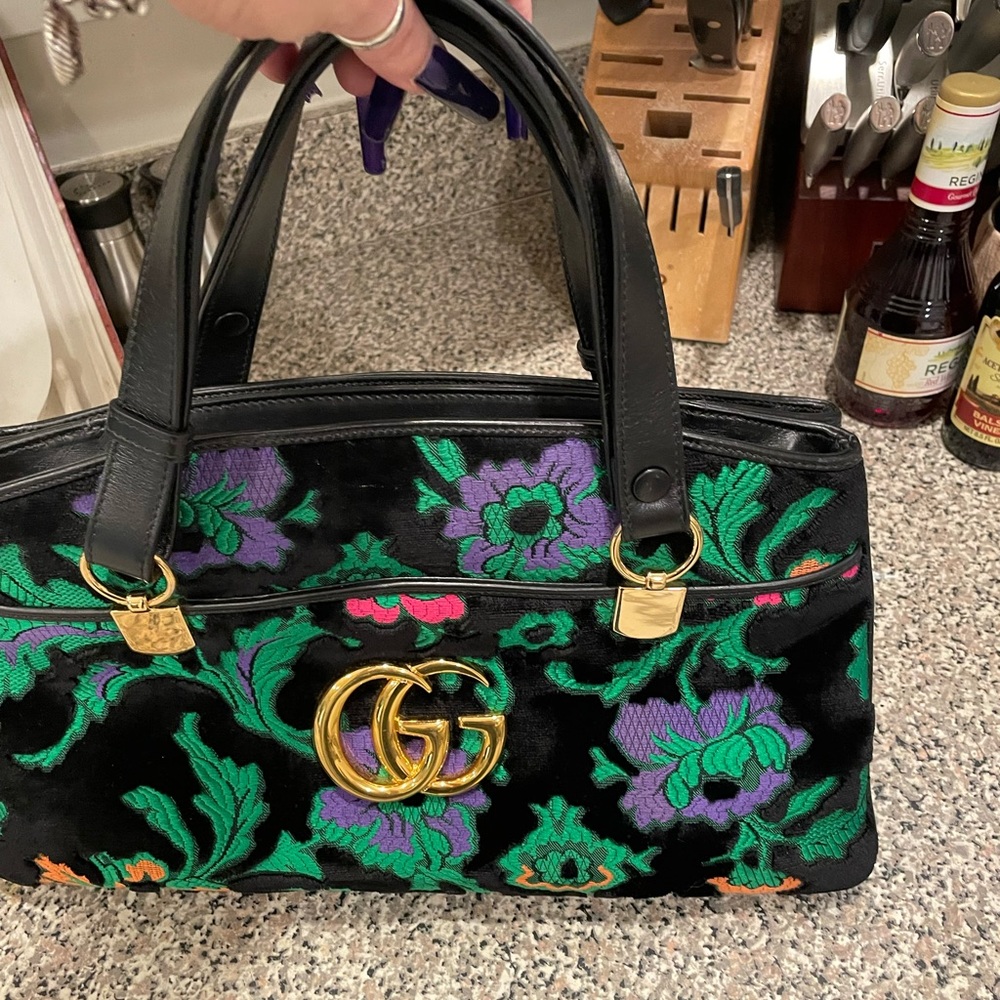 Authentic Arli Floral Velvet Gucci handbag. Gently used.